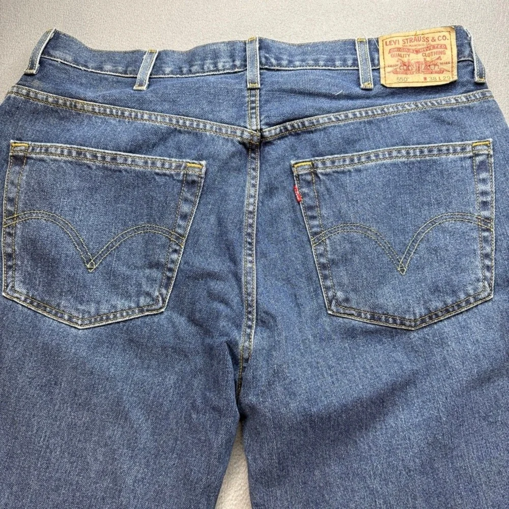 Vintage Levis 550 Jeans Relaxed Fit 38x29 (FIT 37x29) Blue Denim Tapered Leg